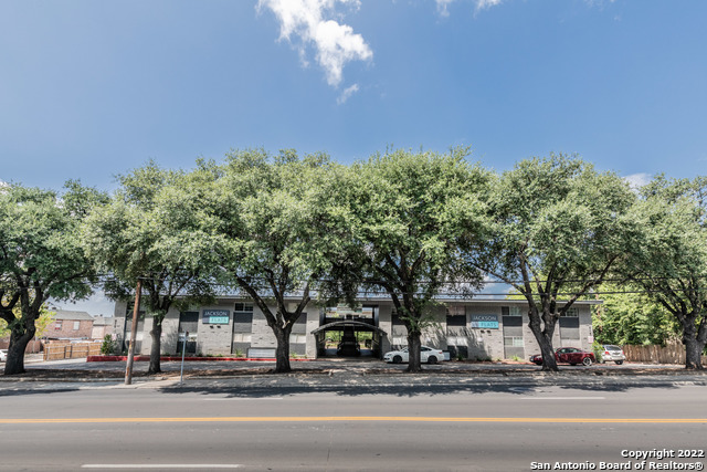 Image 4 of 14 For 615 Vance Jackson  204