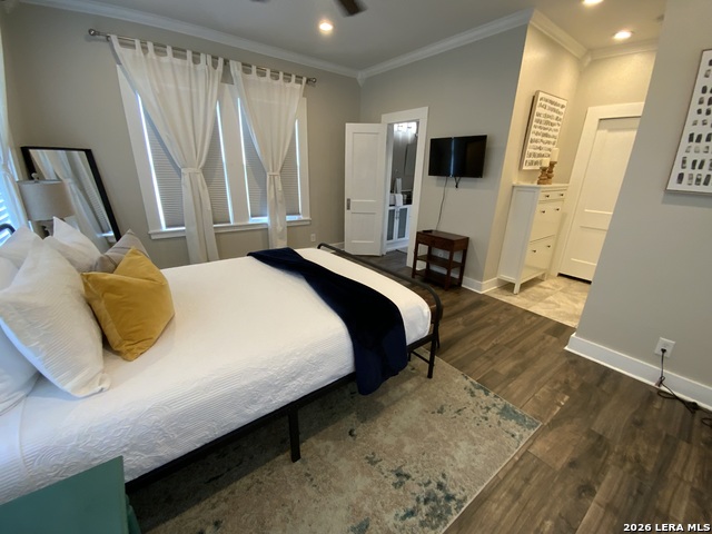 Image 10 of 20 For 231 Carolina St E