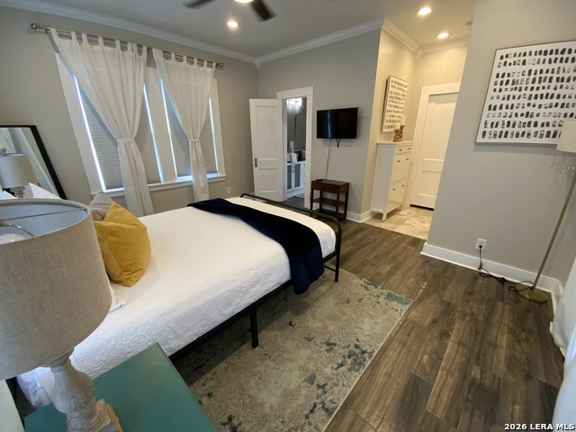 Image 11 of 20 For 231 Carolina St E