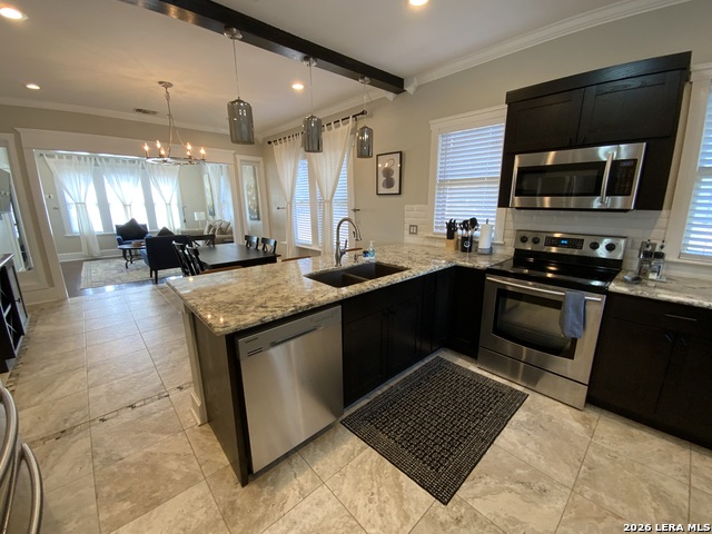 Image 13 of 20 For 231 Carolina St E