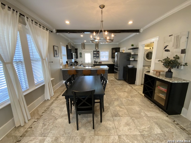 Image 14 of 20 For 231 Carolina St E