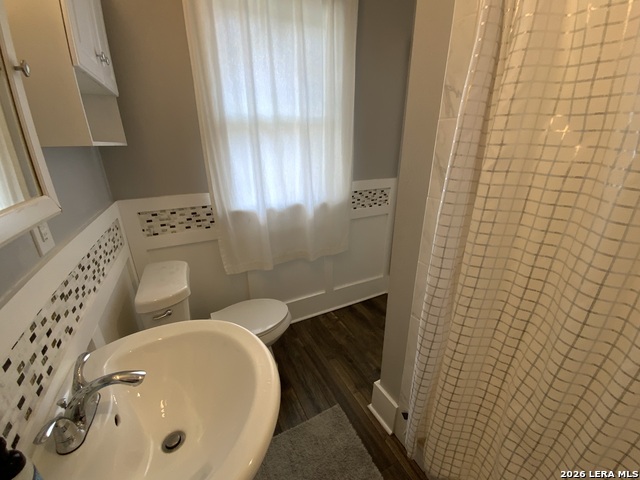 Image 16 of 20 For 231 Carolina St E