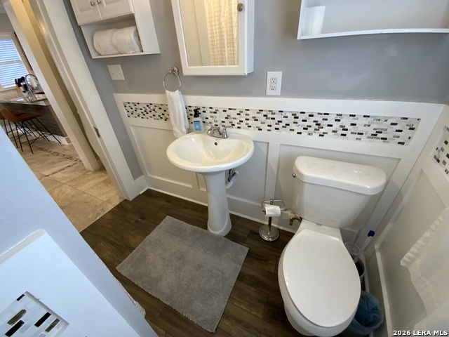 Image 17 of 20 For 231 Carolina St E