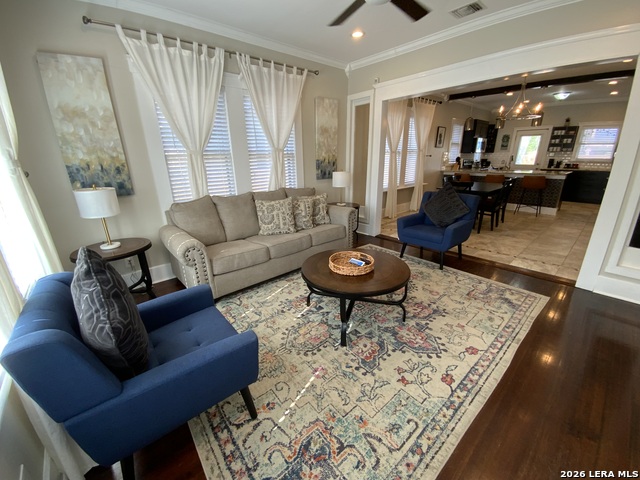 Image 4 of 20 For 231 Carolina St E