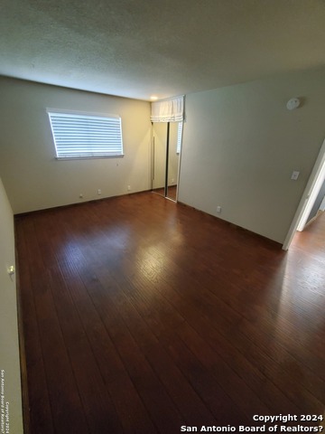 Image 11 of 17 For 5295 Round Table