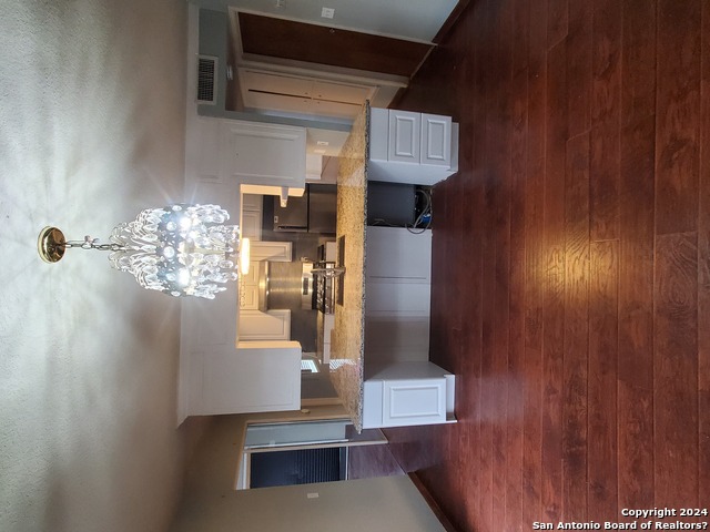 Image 13 of 17 For 5295 Round Table