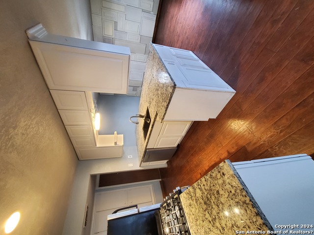 Image 15 of 17 For 5295 Round Table