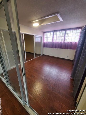 Image 4 of 17 For 5295 Round Table