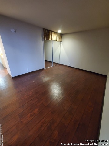 Image 5 of 17 For 5295 Round Table