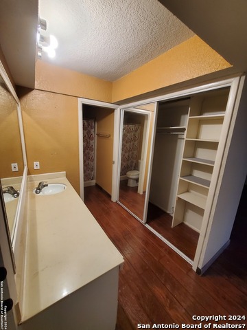 Image 7 of 17 For 5295 Round Table