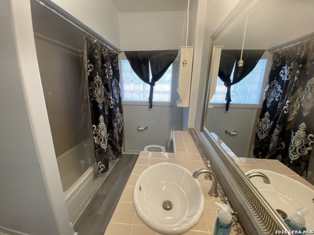 Image 16 of 43 For 532 Westwood