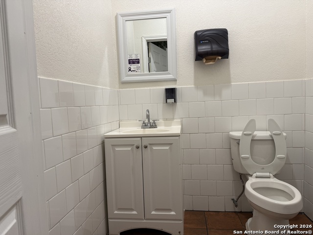 Listing photo id 11 for 5402 Zarzamora S