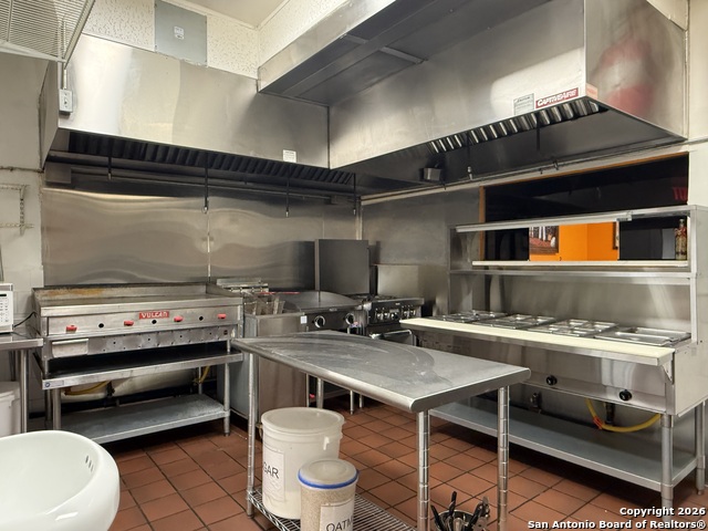 Listing photo id 15 for 5402 Zarzamora S