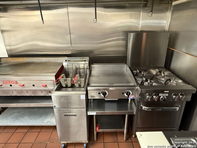 Listing photo id 18 for 5402 Zarzamora S