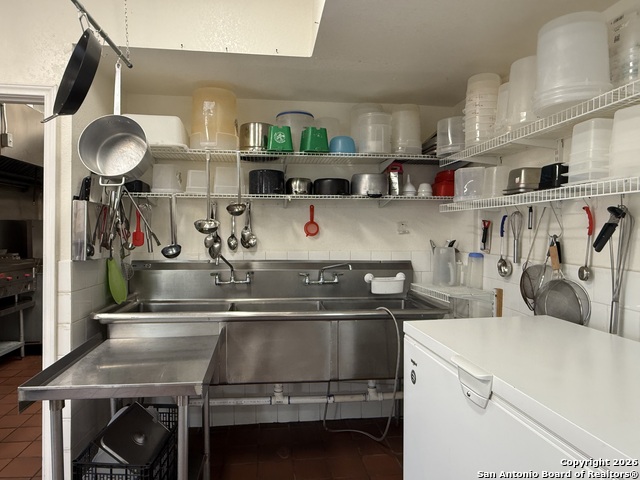 Listing photo id 21 for 5402 Zarzamora S