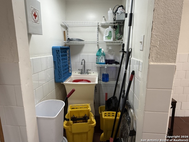 Listing photo id 23 for 5402 Zarzamora S