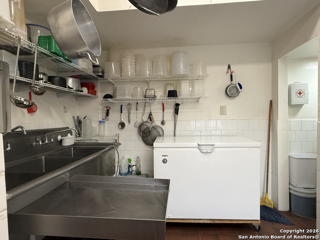 Listing photo id 24 for 5402 Zarzamora S