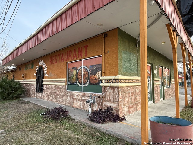 Listing photo id 1 for 5402 Zarzamora S