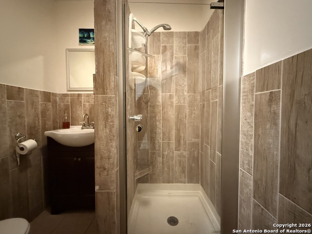 Listing photo id 37 for 5402 Zarzamora S