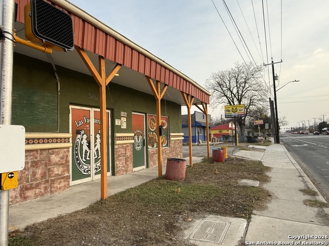 Listing photo id 2 for 5402 Zarzamora S