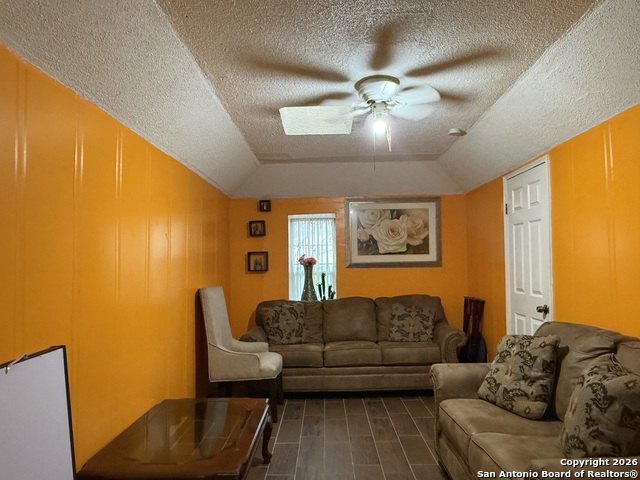 Listing photo id 39 for 5402 Zarzamora S