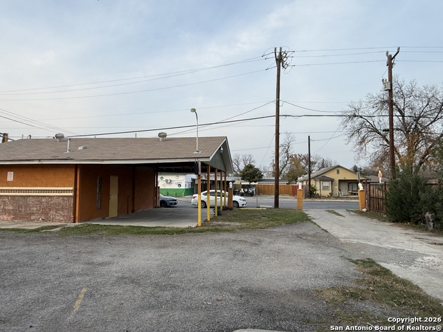 Listing photo id 3 for 5402 Zarzamora S