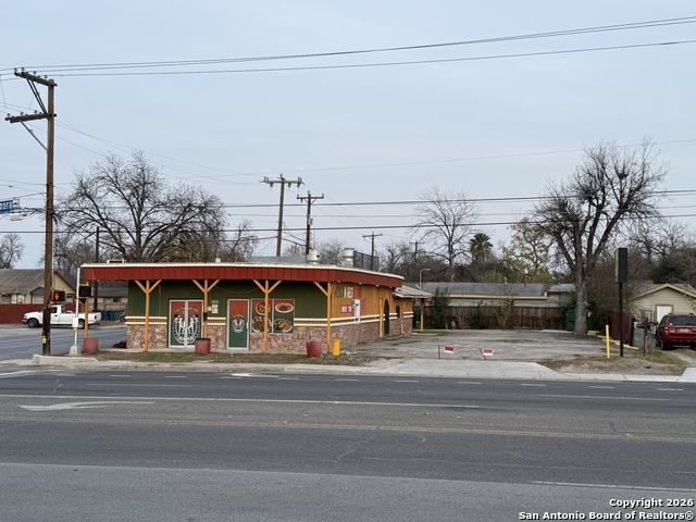 Listing photo id 6 for 5402 Zarzamora S