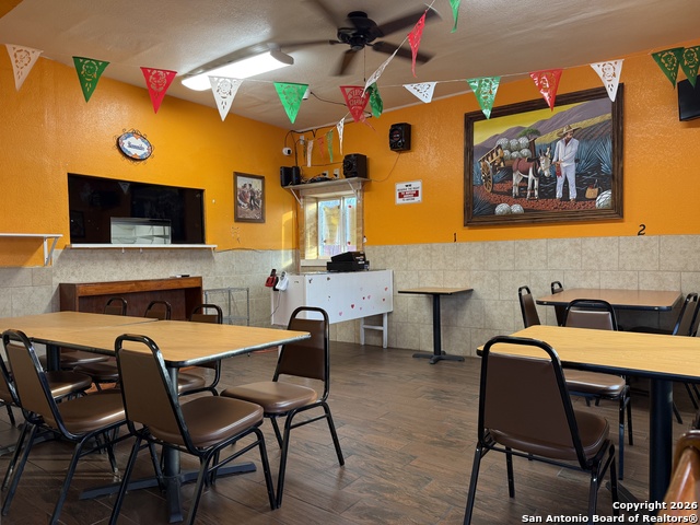 Listing photo id 7 for 5402 Zarzamora S