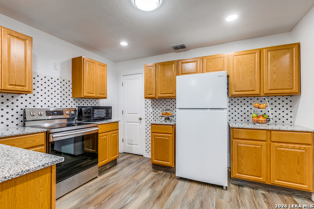 Image 11 of 25 For 354 Ike  