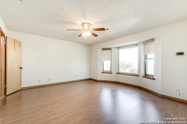 Image 18 of 42 For 2454 Island View