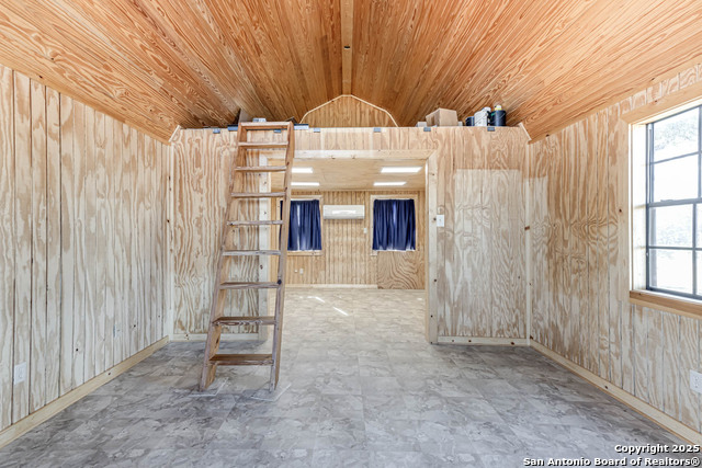 Image 38 of 42 For 2454 Island View