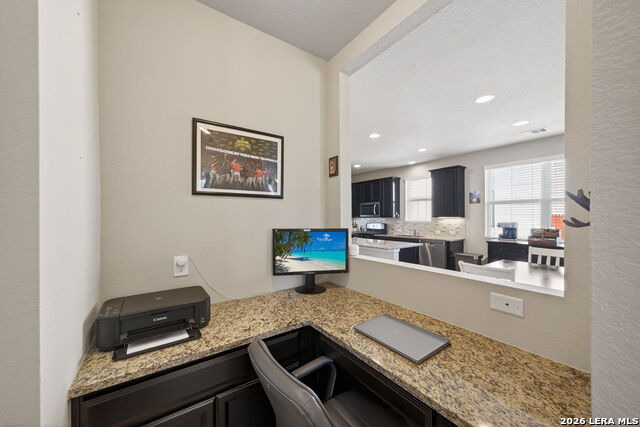 Image 17 of 49 For 6902 Hanover Stone