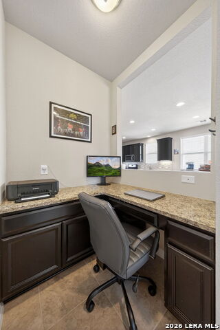 Image 18 of 49 For 6902 Hanover Stone