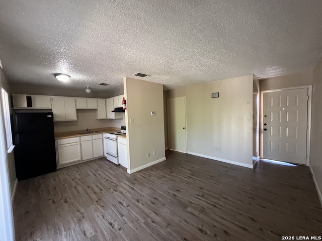 Image 5 of 17 For 300 Moursund Blvd.  10