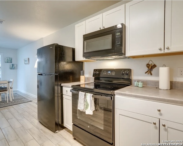 Listing photo id 4 for 6423 Melissa Ann  1202