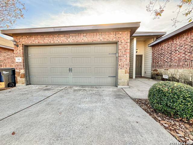 Image 2 of 13 For 746 -748 Saengerhalle