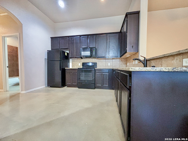 Image 7 of 13 For 746 -748 Saengerhalle