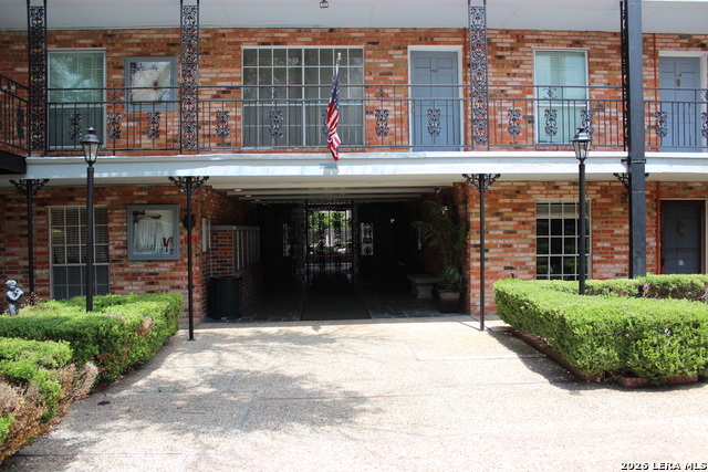 Image 33 of 39 For 8401 New Braunfels N 331