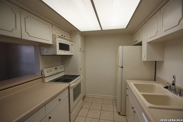 Image 8 of 39 For 8401 New Braunfels N 331