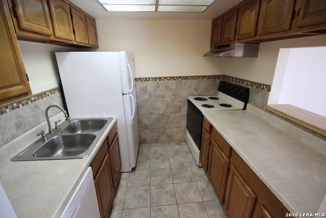 Image 13 of 37 For 8401 New Braunfels N 348