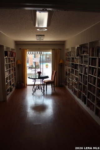 Image 25 of 37 For 8401 New Braunfels N 348