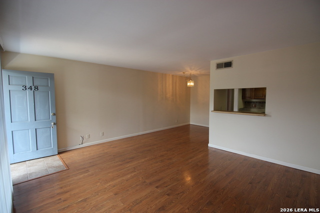 Image 4 of 37 For 8401 New Braunfels N 348