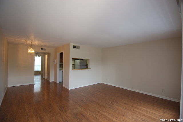 Image 5 of 37 For 8401 New Braunfels N 348