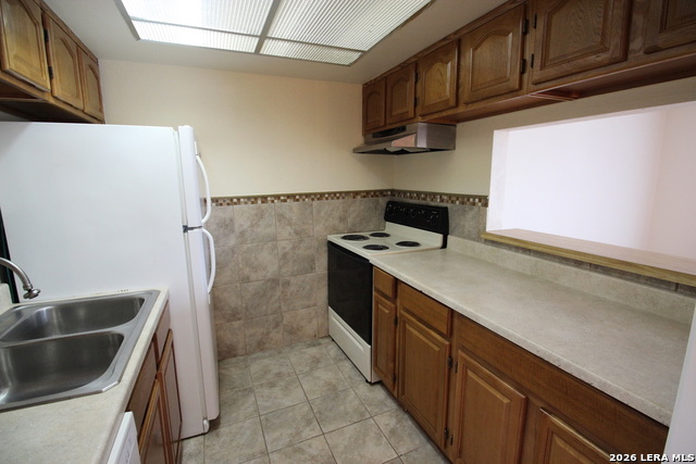 Image 9 of 37 For 8401 New Braunfels N 348