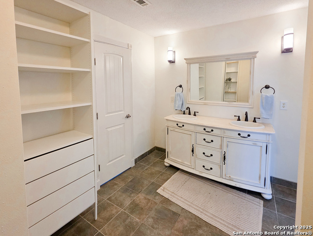 Image 16 of 25 For 4305 Temple  