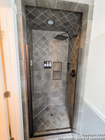 Image 18 of 25 For 4305 Temple  