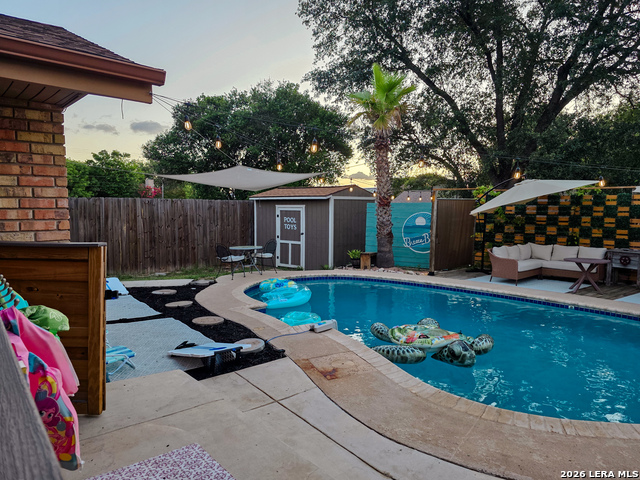 Image 21 of 25 For 4305 Temple  