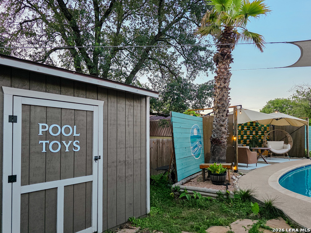 Image 23 of 25 For 4305 Temple  