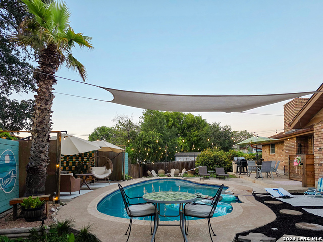 Image 3 of 25 For 4305 Temple  