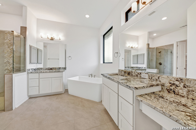 Listing photo id 13 for 23350 Grande Vista